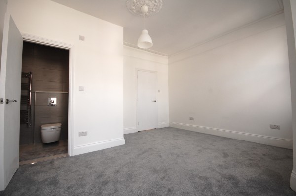 3/4 bedroom family house