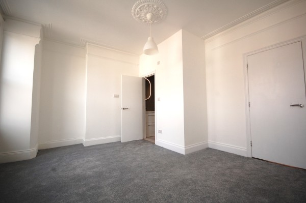 3/4 bedroom family house