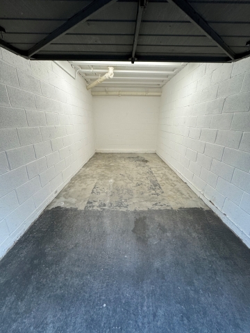 Garage to let
