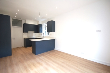 3/4 bedroom family house