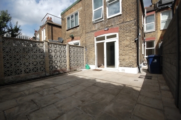 3/4 bedroom family house
