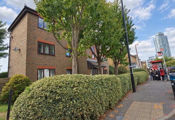 Spacious Refurbished Studio with Patio & Parking – Brentford