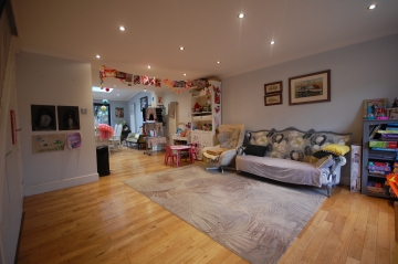 Four bedroom end terrace house